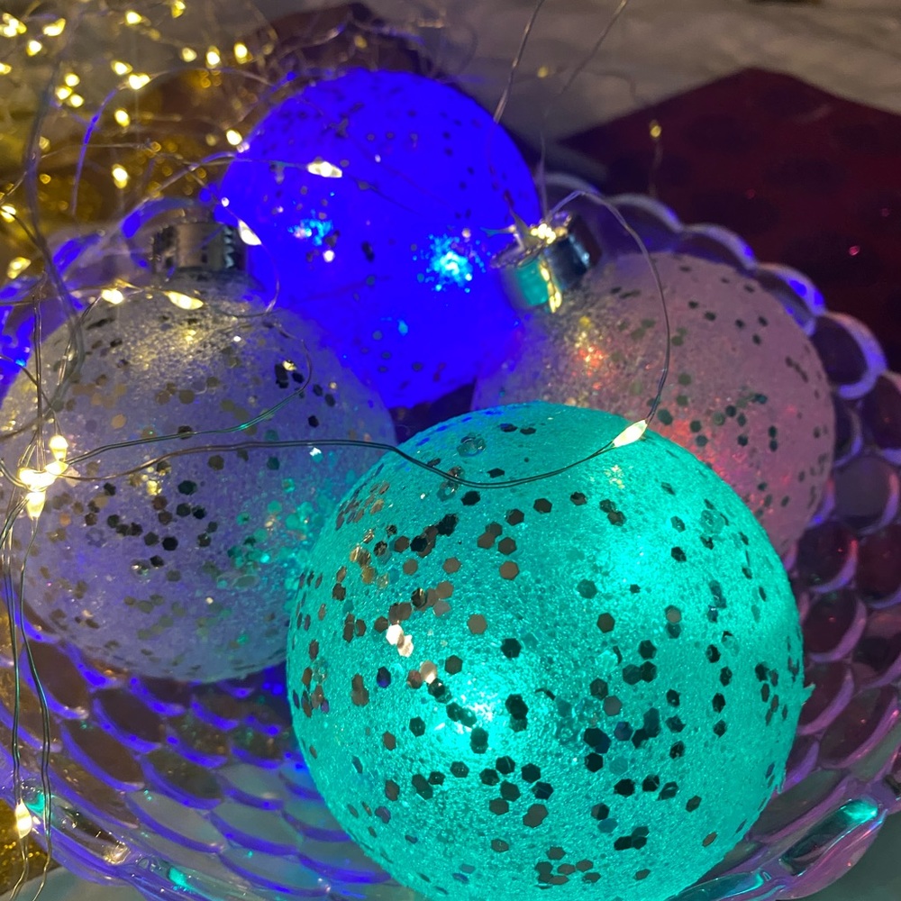 Holiday decor lighted bulbs